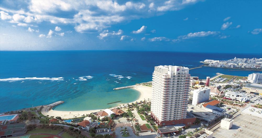 The Beach Tower Okinawa_A seaside resort beyond compare facing the azure sea and perfectly white sand beaches.